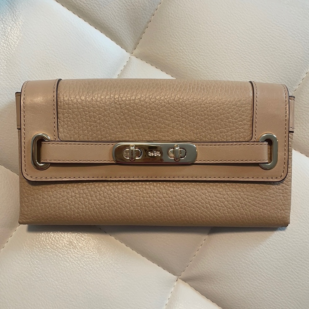 Authentic Women’s Leather Coach Wallet - Sand/Tan